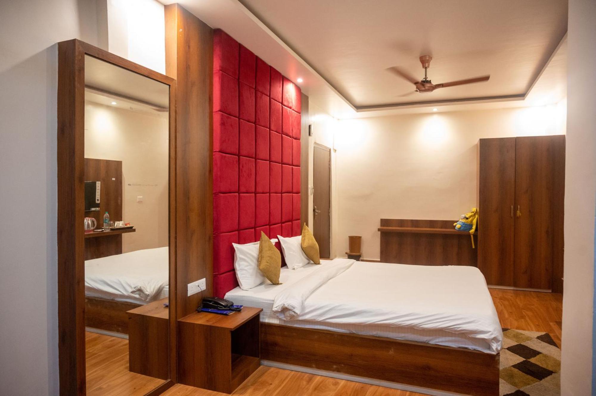Kiran Palace Otel Varanasi Dış mekan fotoğraf