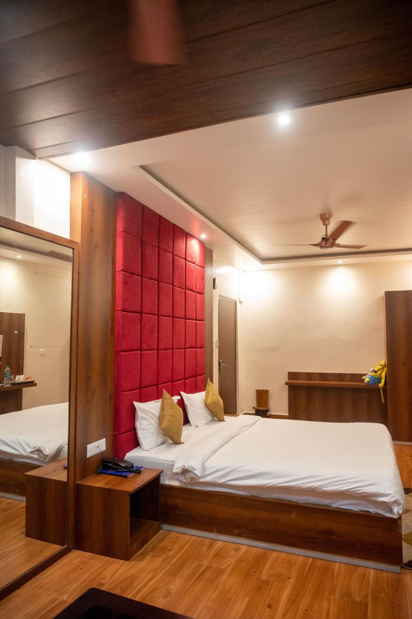 Kiran Palace Otel Varanasi Dış mekan fotoğraf